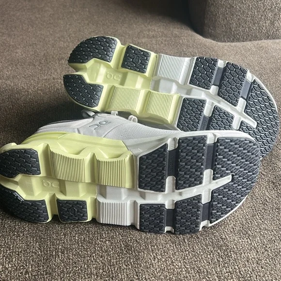 ON Running CloudFlyer 5 NEW!! - Picture 3 of 5